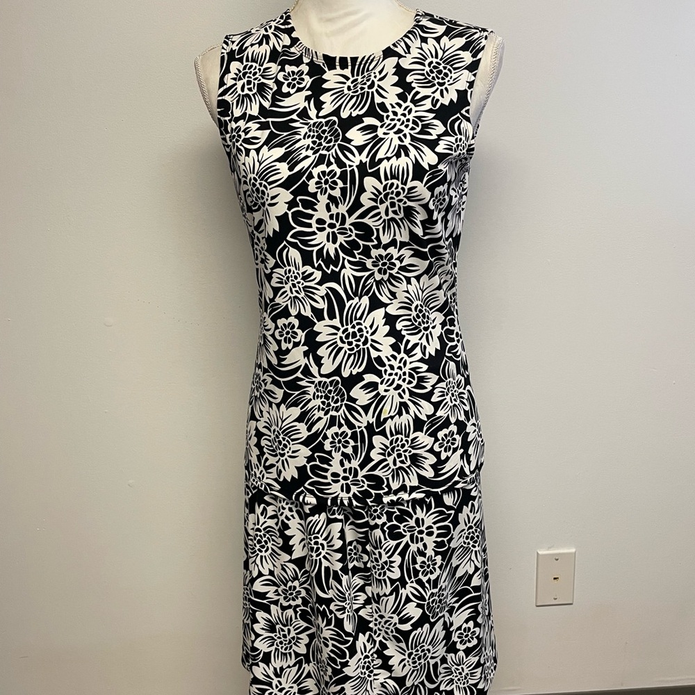 Tahari Black and White Floral skirt set size S